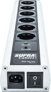Multipresa Supra MainBlock MD06-EU/SP MK3 con 6 prese schuko nere, 2 indicatori luminosi, interruttore e connettore di alimentazione IEC