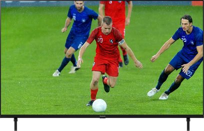 Panasonic TX-50LX800E tv-skærm, der viser en fodboldkamp med spillere i aktion på banen