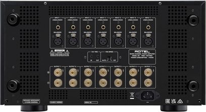 Rotel RMB-1587 MKII multikanals effektforstærker sølv, bagside, 7 XLR-indgange, 7 højttalerudgange, ventilationsgitter