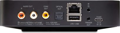 Nettverkslydavspiller NODE NANO, baksidevisning, RCA-lydkontakter, koaksialutgang, optisk utgang, LAN/USB-porter, IR-inngang, triggerutgang, USB-C-strømforsyning