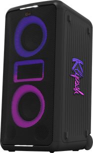 Φορητό ηχείο Bluetooth Klipsch Miami, προοπτική όψη, μαύρη γρίλια με κυκλικό και ορθογώνιο φωτισμό σε μοβ και μπλε, φωτιζόμενο πλαϊνό λογότυπο, μαύρο υφασμάτινο περίβλημα, στρογγυλεμένες γωνίες, ορατοί τροχοί