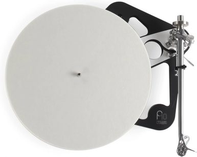 Rega Planar 10 mat sort pladespiller, set fra højre profil, hvid plade, sort tonarm, uden pickup