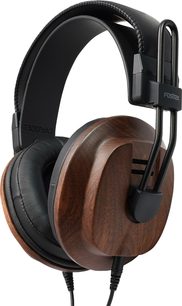 Fostex T60RP Mk2 kablet hi-fi hovedtelefon, circumaural, med brune trækopper og sort polstret hovedbøjle set i trekvart profil