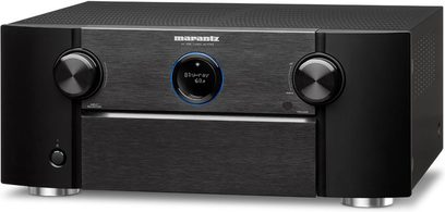 Marantz AV7704 sort forstærker til hjemmebio, set forfra, sort front, 2 drejeknapper og 1 blå skærm i midten