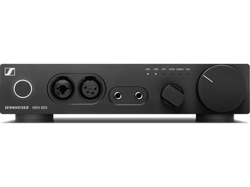 Przedwzmacniacz słuchawkowy Sennheiser HDV 820 w kolorze czarnym, pochylony przedni panel, przyciski, gniazda jack, wyświetlacz LCD, szczotkowane aluminium