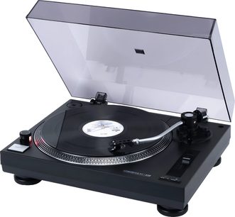 Hi-fi pladespiller Reloop RT-1 BT med gennemsigtigt åbent låg, sort pladetallerken, sølvfarvet tonearm og sort vinylplade