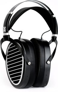Belaidis „Hifiman Ananda BT R2R“ hi-fi ausinės, trijų ketvirčių vaizdas, juodas lankelis, ovalios pagalvėlės, sidabrinė grotelė