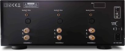 IOTAVX AVXP 3-230 sort high-fidelity effektforstærker i metal, komplet bagudsyn med tre XLR/RCA-indgange og guldbelagte højttalerterminaler pr. kanal, strømforsyningssektion til højre med sikring, IEC-stik og afbryder