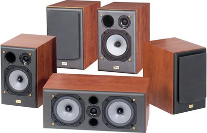 Elipson Prestige 2 kompakt højttalerpakke i træ, 2 boghylder, 1 centerhøjttaler, 2 satellithøjttalere, 1 subwoofer