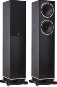 Fyne Audio F501 gulvhøjttalere i sort træ, set forfra, to runde højttalere på sort front, kabinet i mørkt træ
