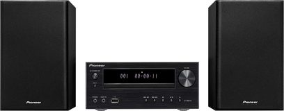 Hi-Fi mini systém Pioneer X-HM11-K černý, skládající se ze dvou reproduktorů a centrální jednotky s LCD displejem a CD přehrávačem