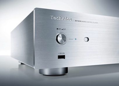 Technics SU-R1E-S sølvfarvet stereo-forforstærker, frontvisning, knapper og stik på forsiden, LED-display