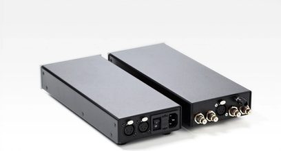 Preamplificator phono Lehmann Audio Decade negru, carcasă rectangulară neagră mată, vedere frontală, conectori în partea din spate