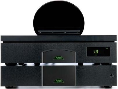 Naim Audio CD555 sort CD-afspiller, frontvisning, lukket låge, grøn display, 2 ovenpå hinanden liggende skuffer, børstet aluminiumsfront