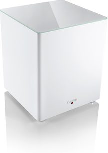 Subwoofer Canton Smart Sub 12 bianco a forma di cubo con angoli arrotondati, piano in vetro, vista da tre quarti frontale