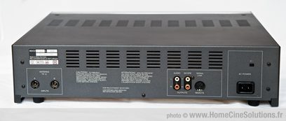 FM-tuner Revox B260 sort, frontpanel, frontvisning, 12 knapper, 2 stik, 1 digitalt display, 1 antenne