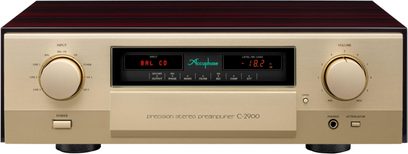 Stereo forforstærker C-2900, set forfra, rektangulært kabinet, gylden finish, to store cirkulære knapper, centralt display