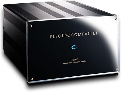 Electrocompaniet Nemo effektforstærker, sort kabinet, børstet aluminiumsfront, blåt logo, sort stribet gitter