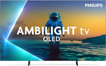 Τηλεόραση Philips 77OLED810 μαύρη με λεπτό πλαστικό πλαίσιο, οθόνη OLED 77 ιντσών που εμφανίζει έναν αστροναύτη με το κείμενο «AMBILIGHT tv OLED», όψη από μπροστά με δύο συμπαγή πόδια