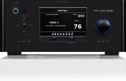 Rotel RSP-1582 sort hjemmebiografsforstærker, frontvisning, volumendisplay 76, knapper, drejeknap, HDMI-port, sort finish