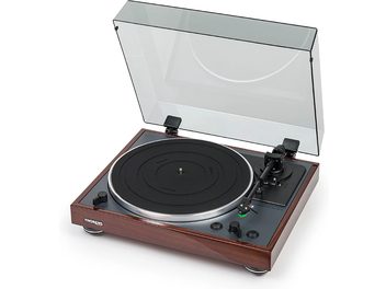 Tocadiscos Thorens TD 102 A en madera de nogal brillante, con plato negro, brazo de lectura y cubierta de plexiglás transparente inclinada