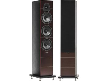 Sonus Faber Lumina III wengeviimistlusega põrandakõlarite paar, nähtavate valjuhääldite ja eemaldatavate mustade kattevõredega