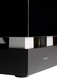 Sort Pioneer LX-01 hjemmebiografsystem, nærbillede af højre forhjørne, blankt frontpanel, sølvfarvede fødder