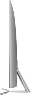 Samsung QE65Q8C (2017) TV set fra siden, buet skærm, sølvfarvet metalramme og -fod, tynde kanter