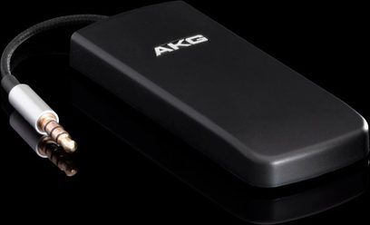 Sort bærbar AKG K840KL-forstærker, tæt ovenfra-billede, med sølvfarvet 3,5 mm jackstik