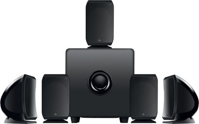 Kompakt højttalerpakke fra Focal Sib & Cub 3 i sort, bestående af en kubisk subwoofer og 5 rektangulære satellithøjttalere