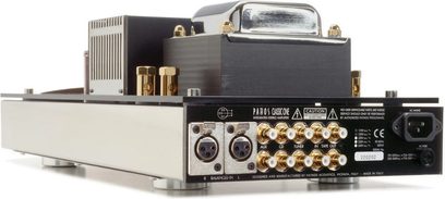 Pathos Classic One MkIII hi-fi stereoanlegg, frontvisning, svart og gullfarget front, gullknapper og -kontakter