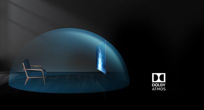 Mørkeblå, buet Dolby Atmos-tv med tændt skærm, der viser en vanddråbe, på mørkegrå baggrund, set fra siden