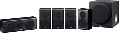 Yamaha YHT-398 hjemmebiografsystem bestående af en basrefleksboks og 5 kompakte sorte højttalere