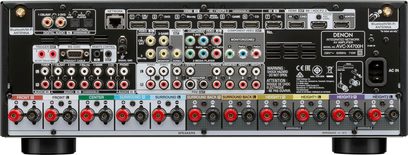 Wzmacniacz kina domowego Denon AVC-X4700H w kolorze srebrnym, widok z przodu, liczne gniazda audio i wideo, przyciski i pokrętła