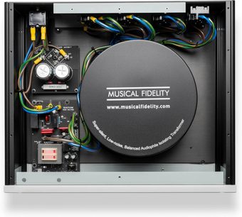 Strømrenser Musical Fidelity BPC 16 sølv, indvendig visning, sort ringkerne-transformator, farvet kabelføring, elektroniske komponenter
