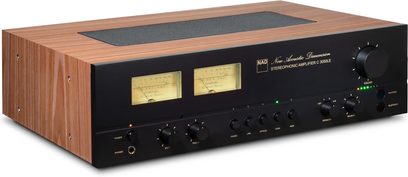 NAD C 3050 LE stereo hi-fi forstærker i træ, sort frontpanel med knapper, stik og gyldne indikatorer, set forfra