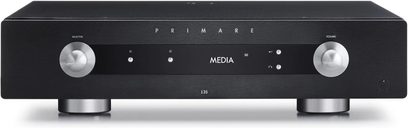 Primare I35 svart hi-fi stereoanlegg, frontvisning, svart frontpanel med sølvfargede knapper og ratthjul, sentralt display