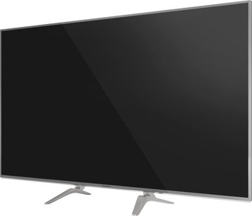 65 tommer sort Panasonic TX-65DX750E fladskærms-TV, set forfra, placeret på en sølvfarvet metalstander