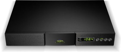 Naim Audio NAT05 XS sort tuner med grøn display, børstet aluminiumsfront, knapper og tilslutninger på bagsiden