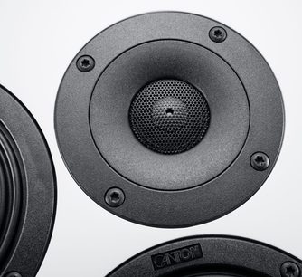 Inbouwmuu rluidspreker Canton Atelier InWall 3 close-up zwarte tweeter op matwitte achtergrond
