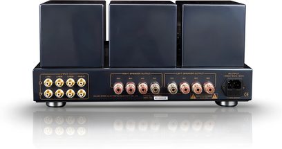 Vista traseira do amplificador integrado estéreo valvulado Cayin CS-300A preto em metal, três tampas superiores retangulares, conectores RCA dourados à esquerda, terminais de alto-falante centralizados e entrada de alimentação IEC à direita