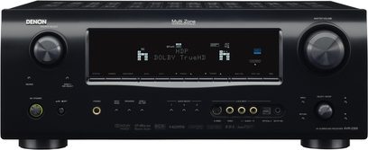 Denon AVR-2309 sort hjemmebiografsforstærker, set forfra, frontpanel med blå LCD-skærm, sølvfarvede kontrolknapper og drejeknapper