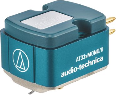 Monofonní přenoska Audio-Technica AT33xMONO/II, modrozelené kovové tělo, šedá destička, dva pozlacené piny, pohled z tříčtvrtečního úhlu