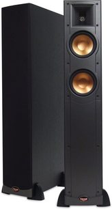 To sorte Klipsch RF-52 gulvhøjtalere med synlige, forgyldte højttalerenheder, set forfra