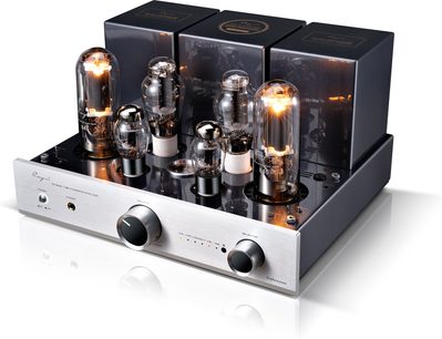 Cayin CS-845A integrerad stereorörförstärkare Referens silver i borstat metallutförande, trekvarts vy framifrån, silverfärgad front med två svarta rattar, hörlursuttag och indikatorlampor, mörkgrå ovansida med sex upplysta glastuber och tre transformatorlock