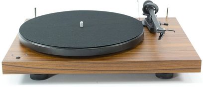 Pro-Ject Debut 3 Record Master palisander pladespiller, mat sort plade, tonarm med pickup, set ovenfra