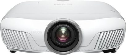 Vidéoprojecteur Epson EH-TW7300 blanc, vue de face, objectif au centre entouré de grilles d'aération latérales