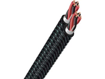 Kabel audio Audioquest Rocket 88 czarno-czerwony splot, złącza bananowe, zbliżenie na końcówkę z bocznej perspektywy