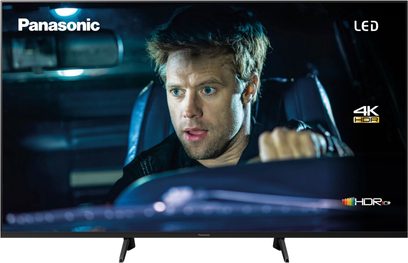 Panasonic TX-65GX700E 65" 4K HDR-tv der viser nærbillede af skægget blond mand der kører bil, blå belysning