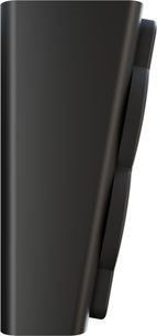 Enceinte d'effet Perlisten A2s, coque noire mate à aspect plastique, vue de profil, forme en coin avec dos à renflement